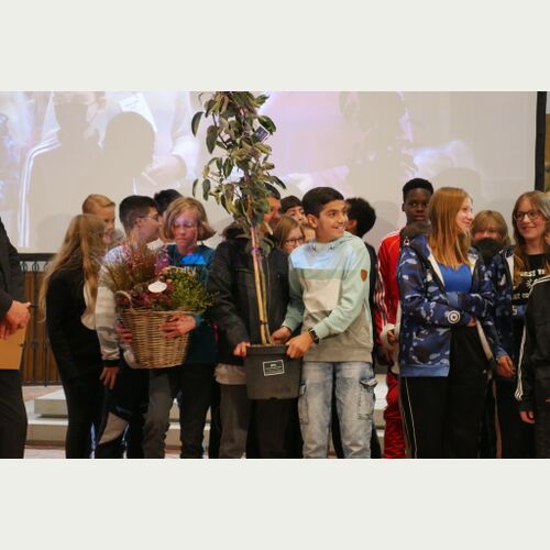 Über den Sonderpreis der Blühenden Schulen 2022 für Entwicklung und Verankerung im Stadtteil freute sich die Ilse-Löwenstein Schule